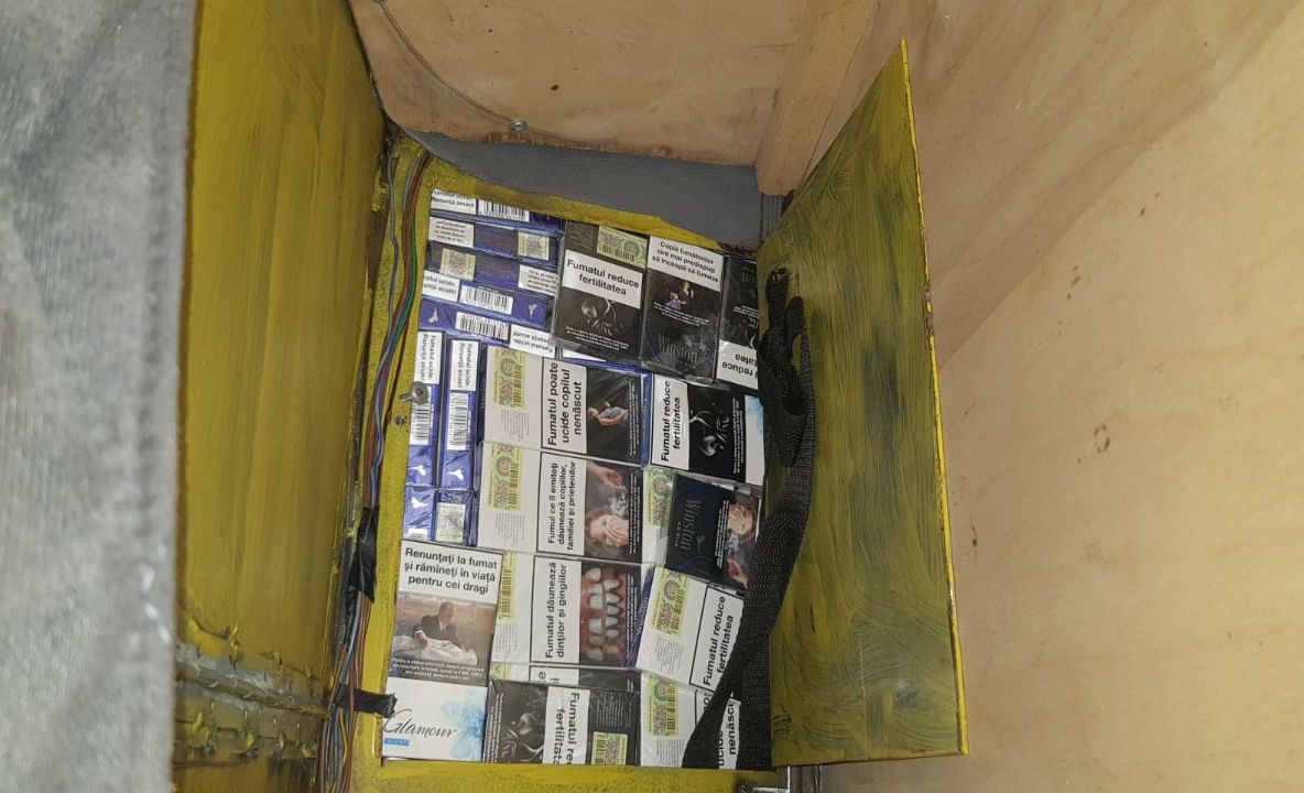 Moldoveni prinși de polițiștii de frontieră cu țigări, ce urmau să fie introduse ilegal în România