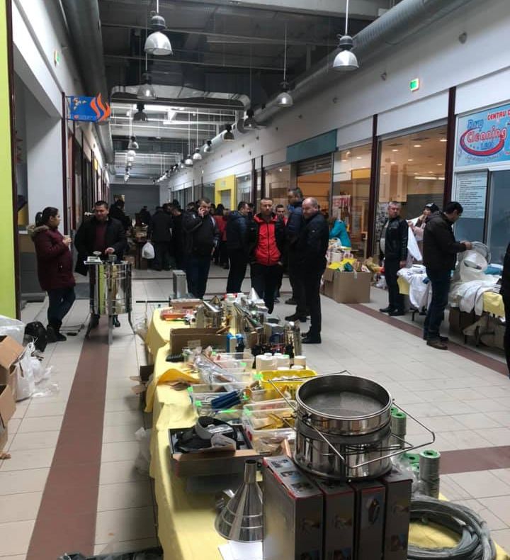 Sute de vizitatori la Târgul Apicol de la Vaslui