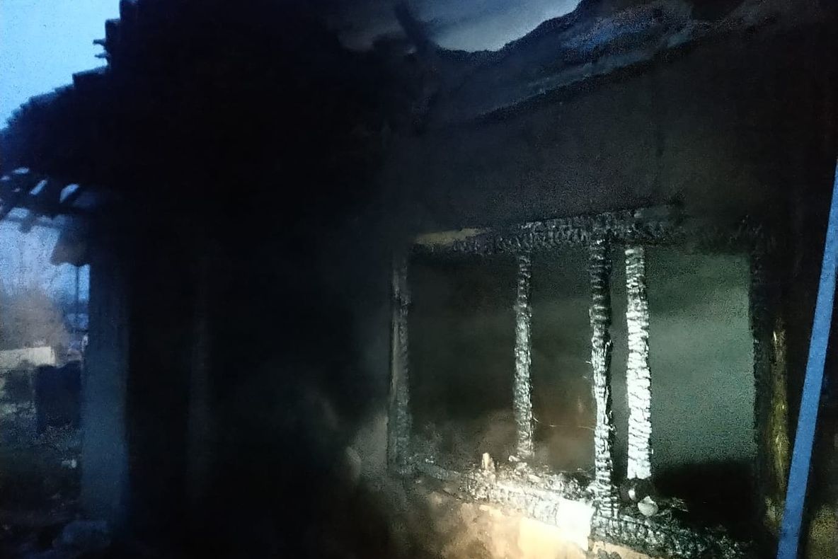 DRAMĂ ÎN COMUNA ZORLENI. Mamă și fiu, arși de vii în propria casă! - FOTO