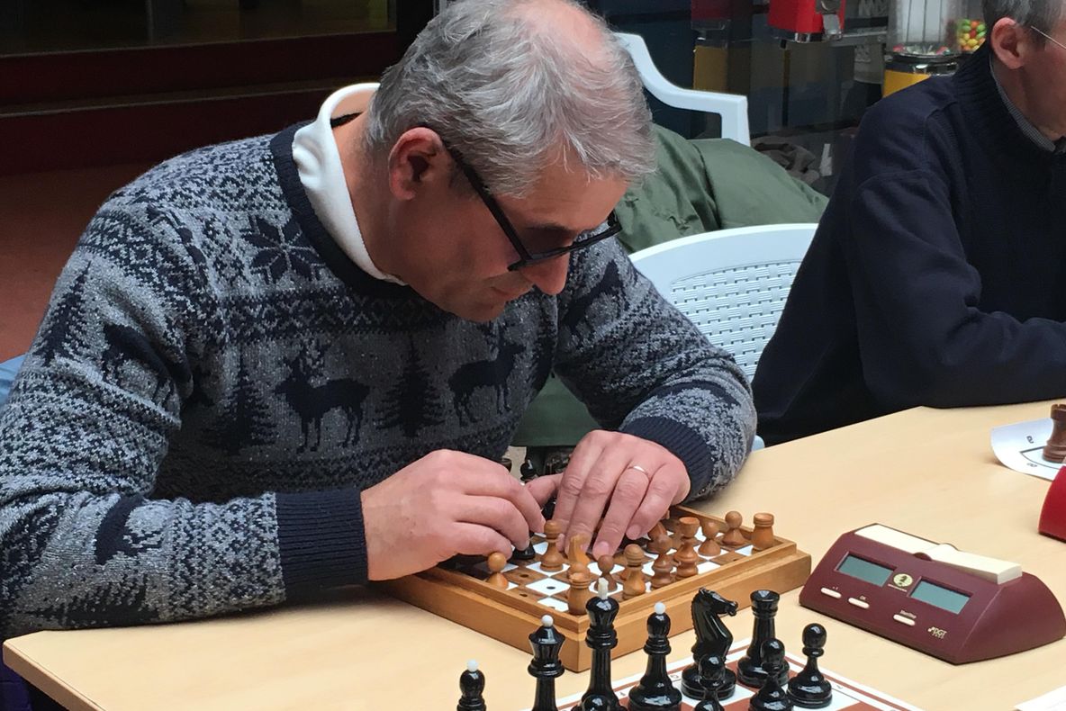 Șah: Jucător nevăzător la Turneul Deliciosul de Vaslui