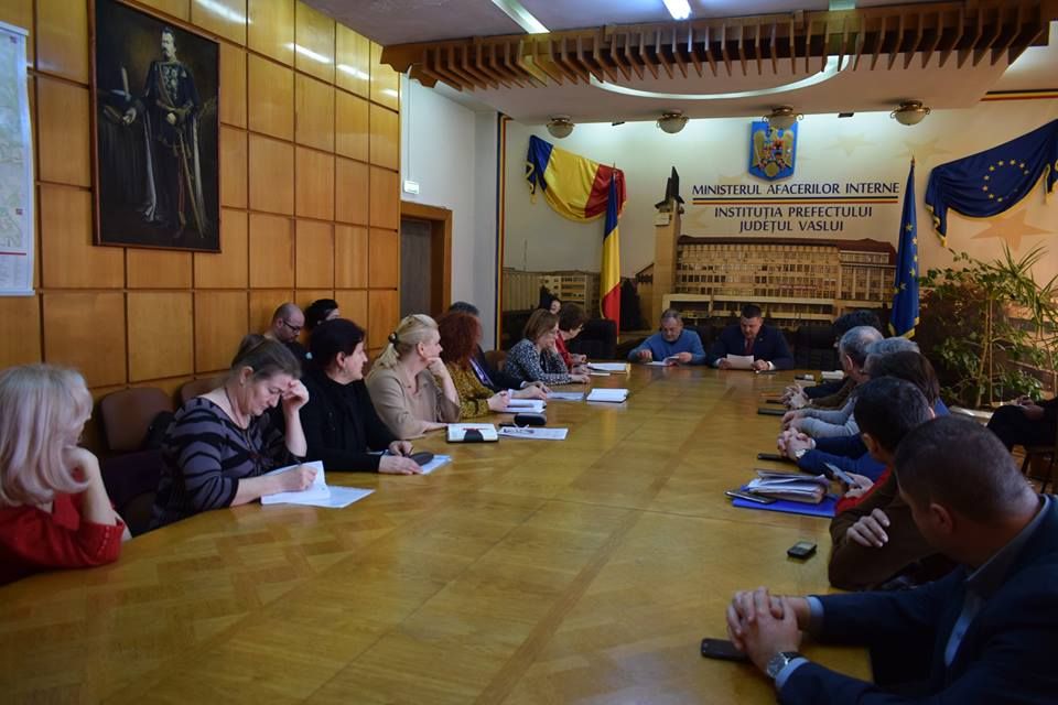 Prefectul s-a întâlnit cu reprezentanții cabinetelor școlare din Bârlad