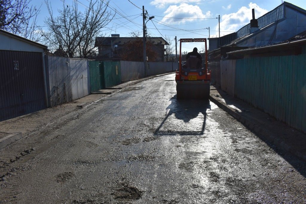 O primă victorie a locuitorilor din Podeni - Munteni: balastarea străzilor inundate