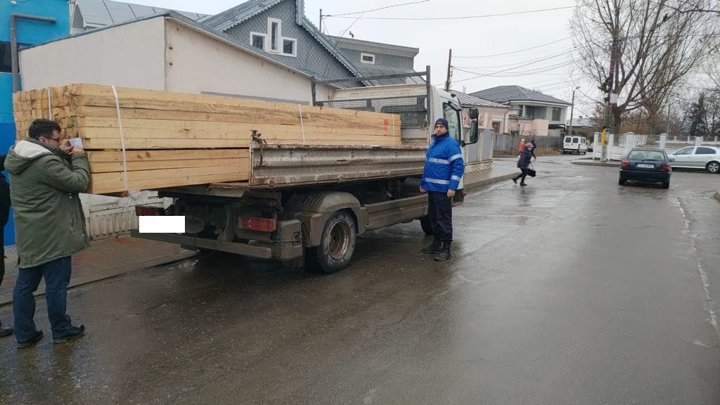 Material lemnos recuperat de jandarmii vasluieni