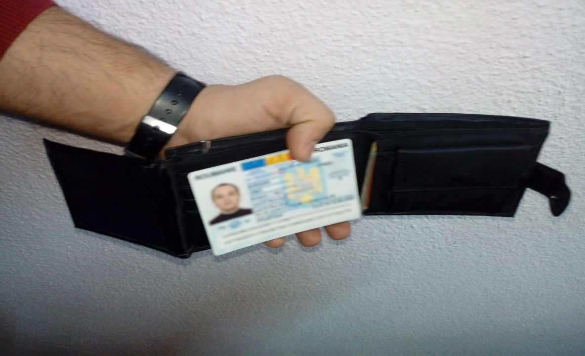 Cărţi de identitate false descoperite de poliţiştii de frontieră