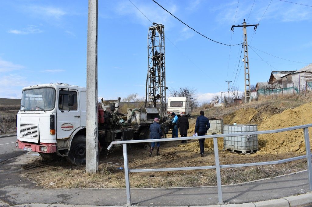 Au început lucrările și la puțul de pe strada Veronica Micle