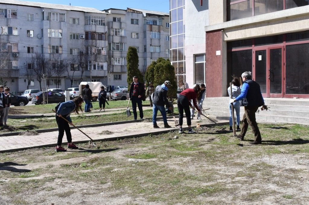 Campania de plantări de primăvară continuă
