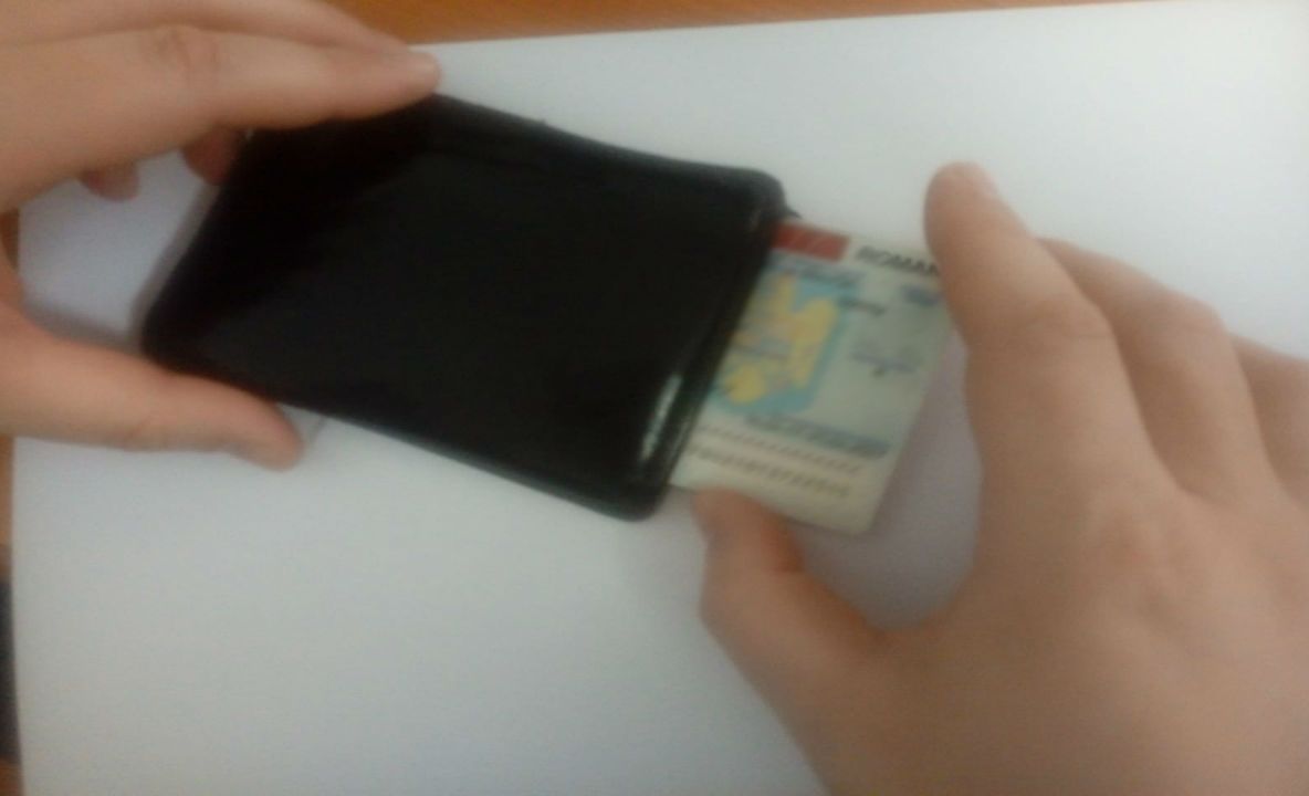 Descoperit la controlul de frontieră cu o carte de identitate falsă asupra lui