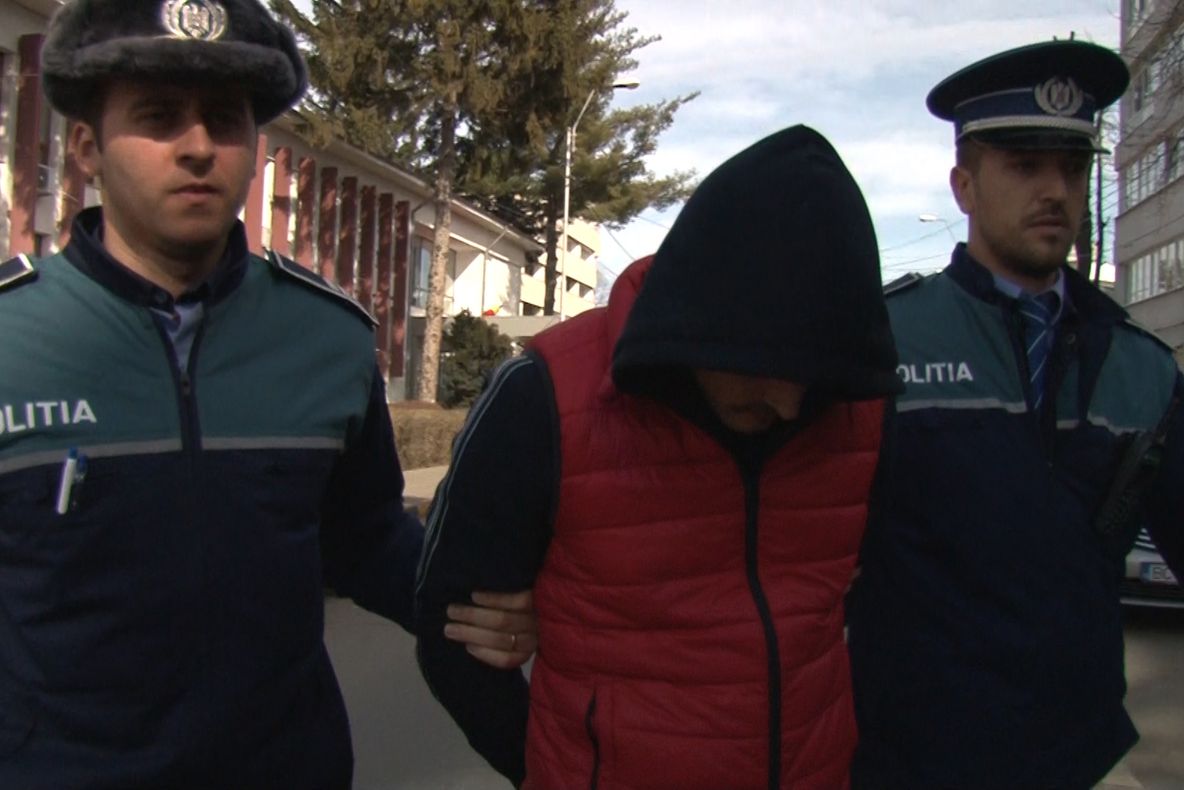 Vasluian trimis în arest de judecătorii din Bacău, pentru furturi din locuințe
