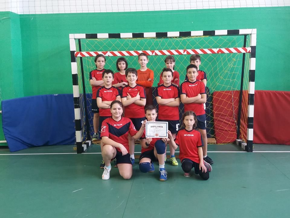 Școala ”Mihail Sadoveanu”, campioană pe zona Vaslui la minihandbal