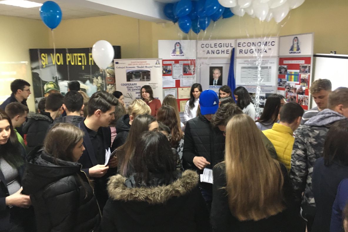 Liceele vasluiene și-au prezentat ofertele în cadrul Târgului Educațional