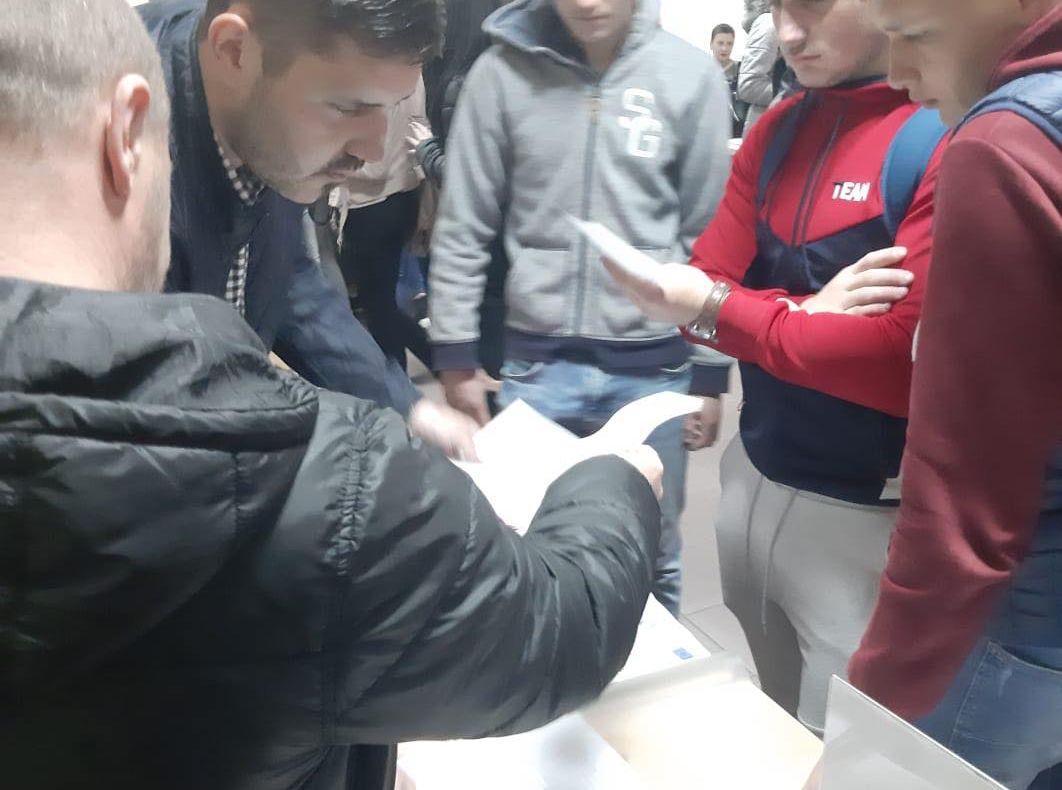 Sute de vasluieni au participat la Bursa Locurilor de Muncă