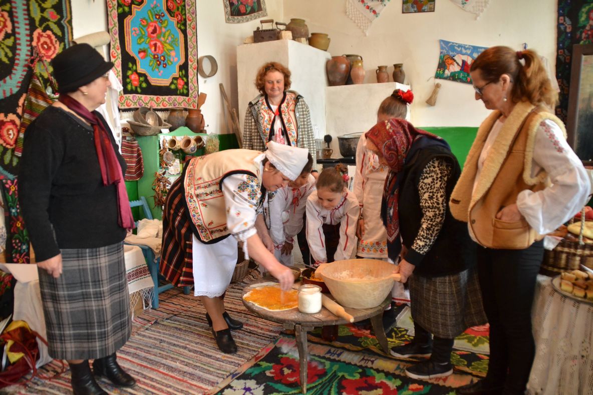 FOTO: Arta culinară din Postul Paștelui, prezentată de gospodinele din Sauca