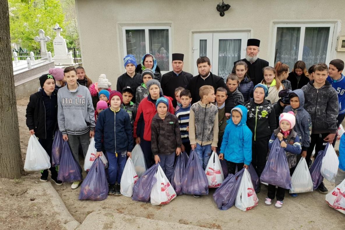 Bucurie de sărbători pentru copiii din Puntișeni