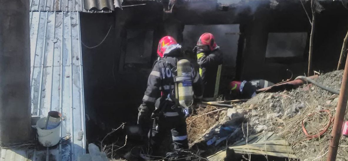 FOTO&amp;VIDEO. Incendiu la fabrica de ulei de la Cănțălărești