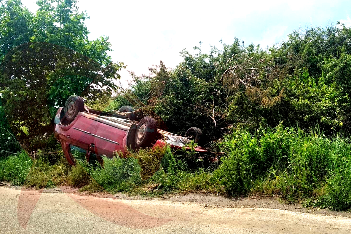 Un minor, la un pas de moarte după ce s-a răsturnat cu un autoturism furat