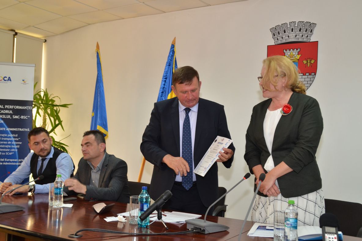 Primăria Vaslui a primit certificatul de management al calității serviciilor