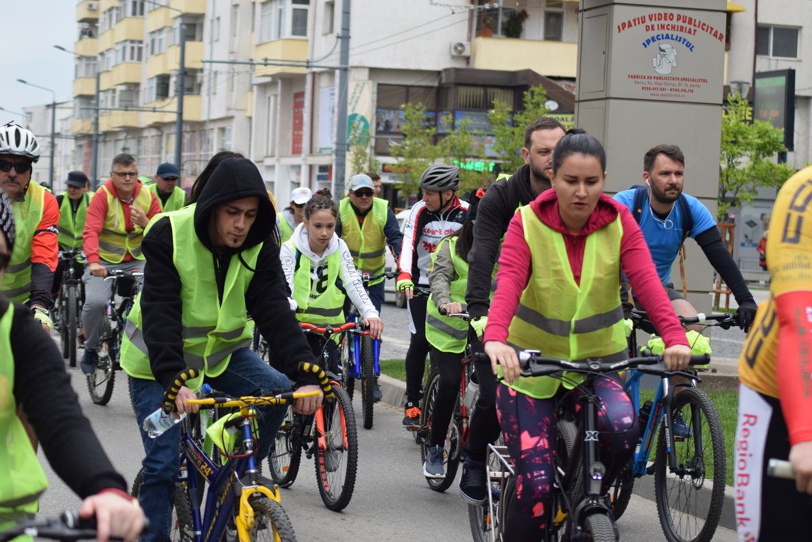 Peste 500 de vasluieni au participat la ”Vasluiul Pedalează”