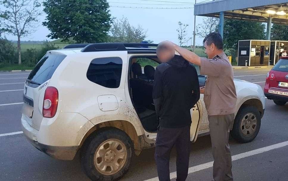 Bărbaţi daţi în urmărire internaţională de către autorităţile italiene şi austriece, depistaţi la controlul de frontieră