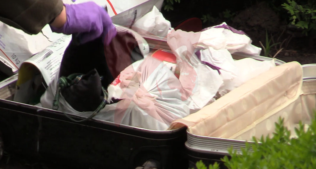 ALARMĂ FALSĂ! Bagajul suspect din Gara Bârlad conținea cozonac și bere - IMAGINI EXCLUSIVE