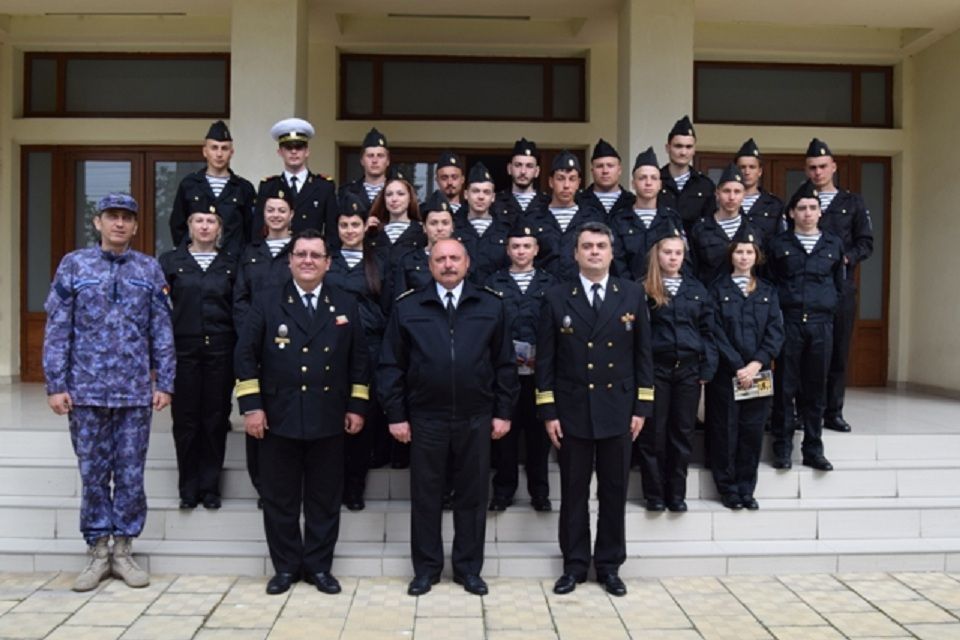 Elevi din Vetrișoaia, „cadeți” pentru o săptămână la Academia Navală „Mircea cel Bătrân”