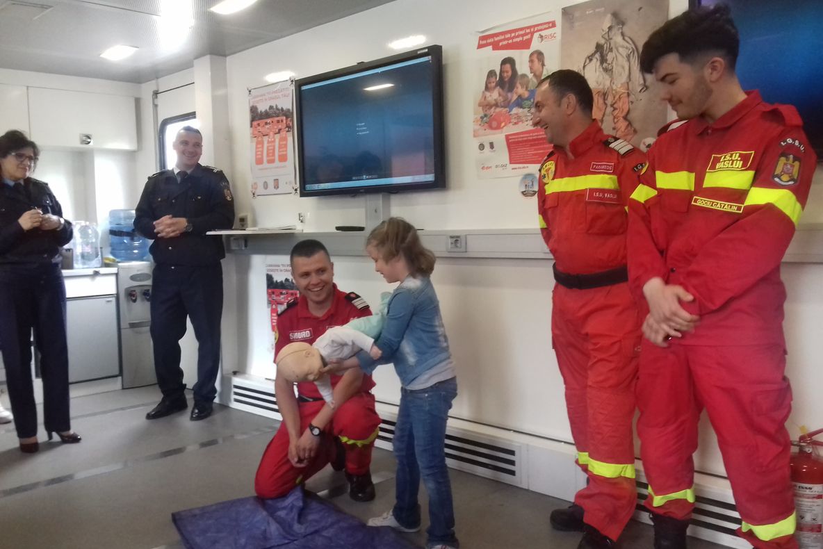 Învățați să salveze vieți: caravana SMURD „Fii pregătit” a oprit la Bârlad.  FOTO&amp;VIDEO