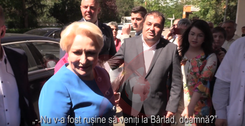 Dăncilă huiduită la Bârlad. Un revoluționar a fost bruscat de un consilier local - VIDEO