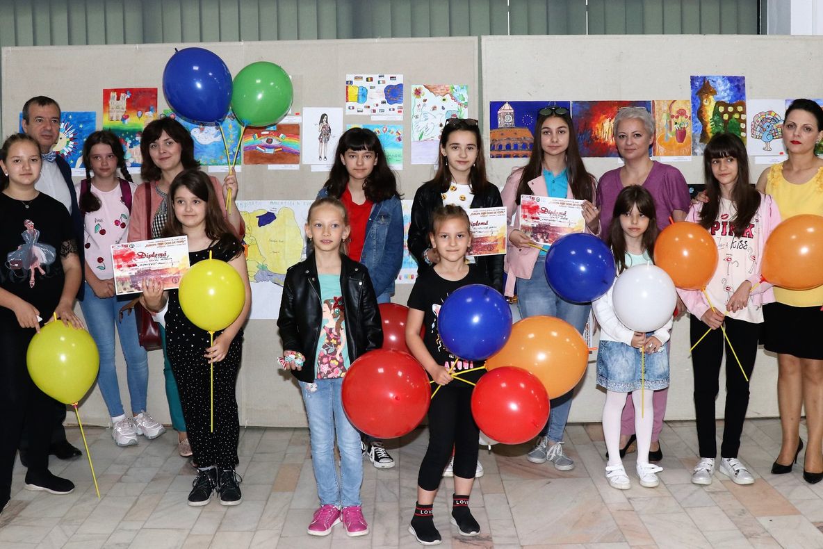 Au fost premiați câștigătorii concursului de pictură ”Europa prin ochi de copil”