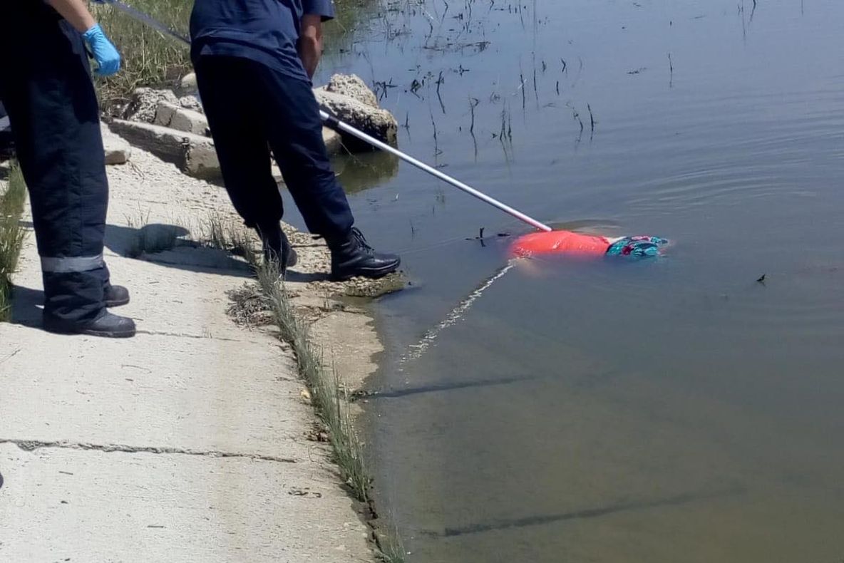 Corpul unei femei, descoperit plutind pe luciul acumulării Pușcași