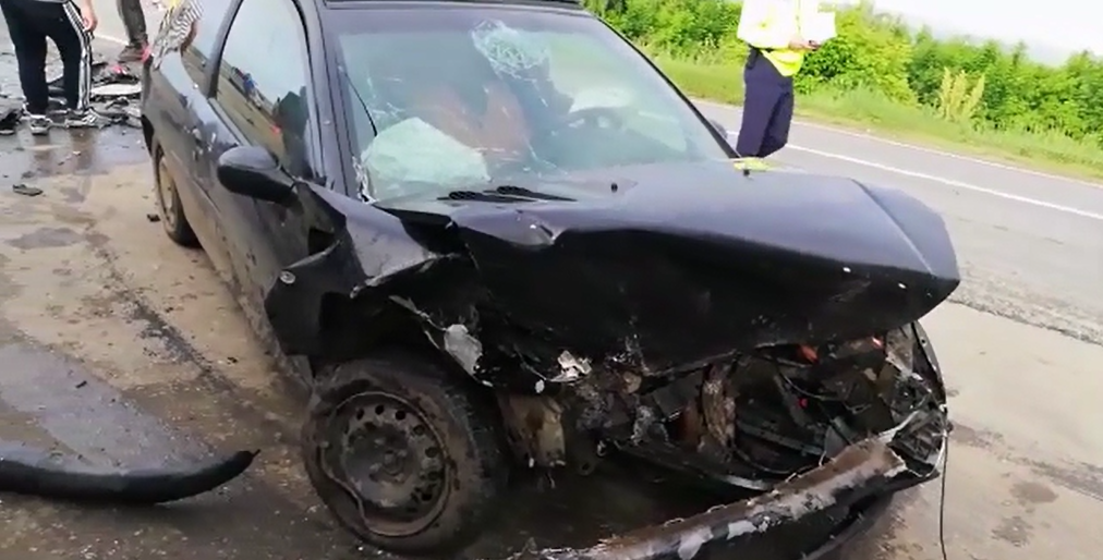 Neatenția la volan, cauza unui accident produs în apropiere de Bârlad - VIDEO
