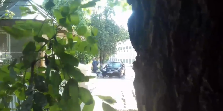 DIN NOU. Autoturism spălat în curtea Aquavas Bârlad - VIDEO