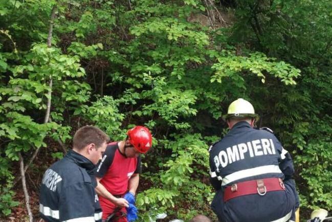 Pompierii hușeni au salvat o persoană căzută într-o fântână, în localitatea Arsura