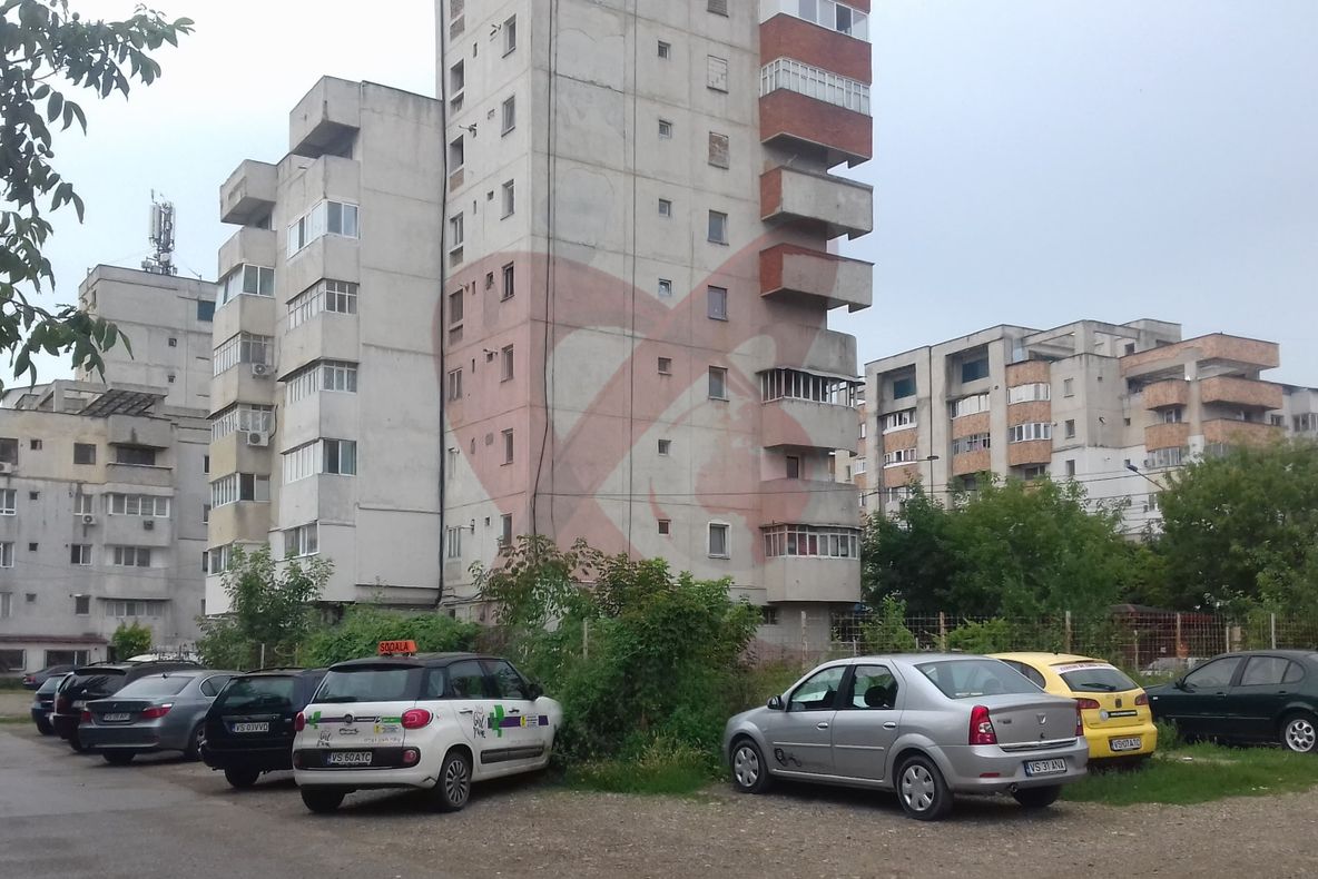 Revoltă în cartier! Focar de infecție și bordel într-o fundație abandonată din Bârlad