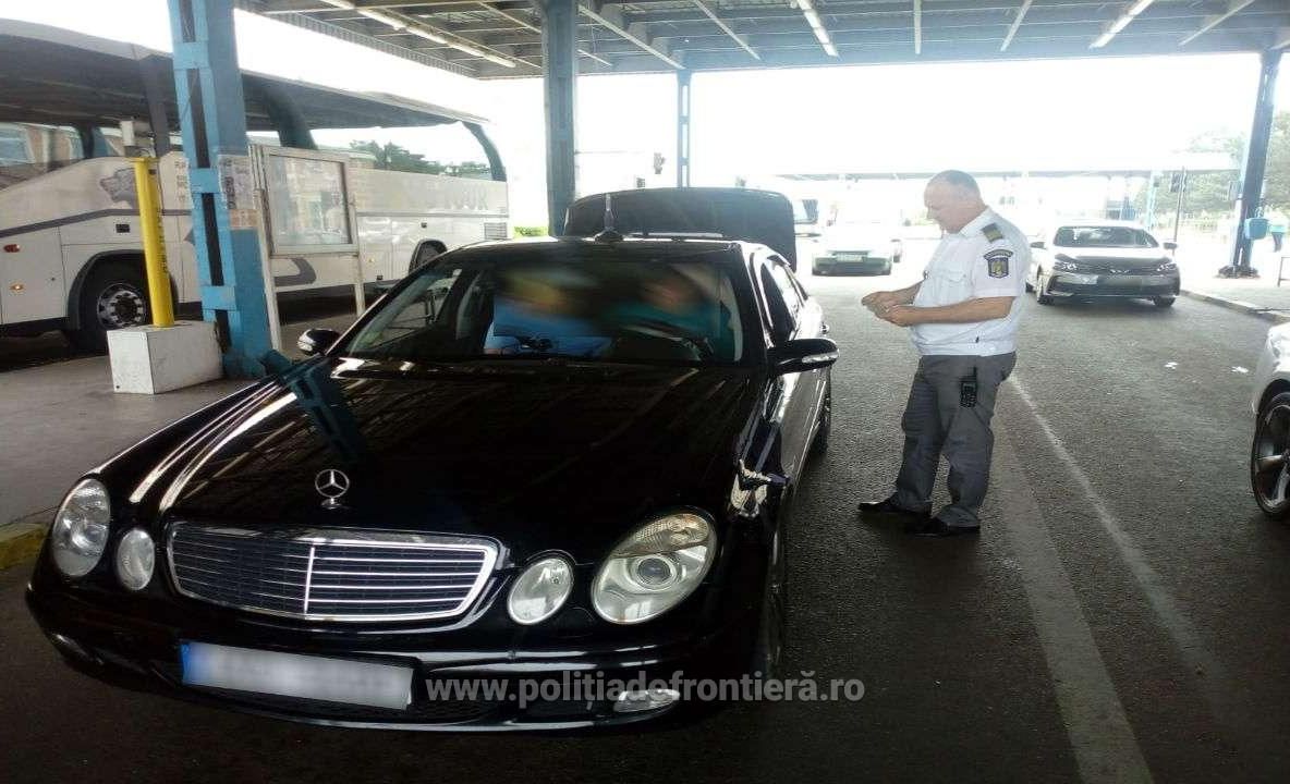 Vehicule radiate din circulaţie, descoperite în trafic de polițiștii de frontieră de la Vama Albiţa