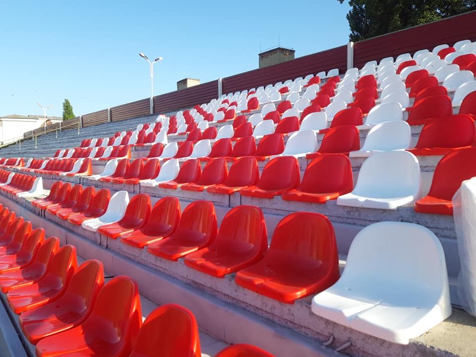 Stadion modern la Huși
