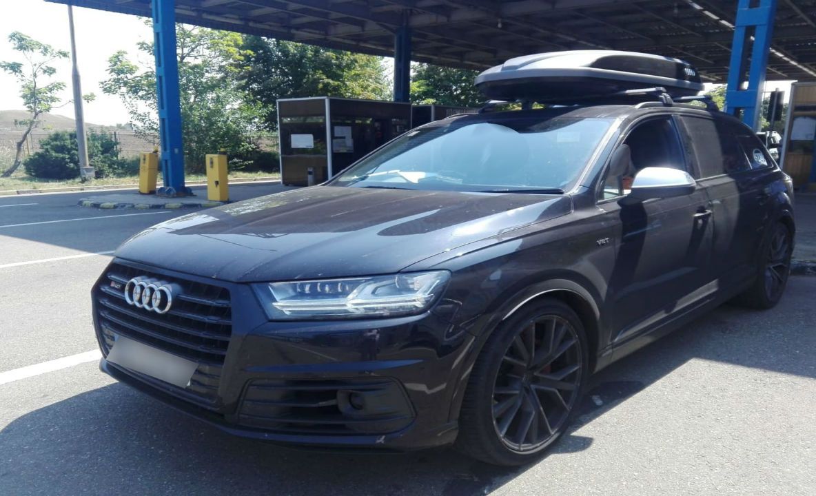 Autoturism, în valoare de 400.000 de lei, semnalat furat din Marea Britanie, depistat la controlul de frontieră