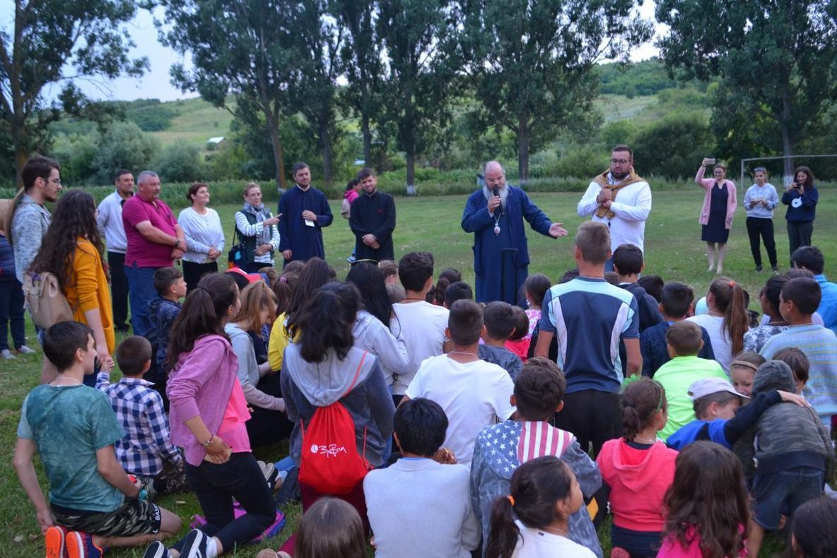 În Episcopia Hușilor continuă Taberele „Copilărie şi credinţă”