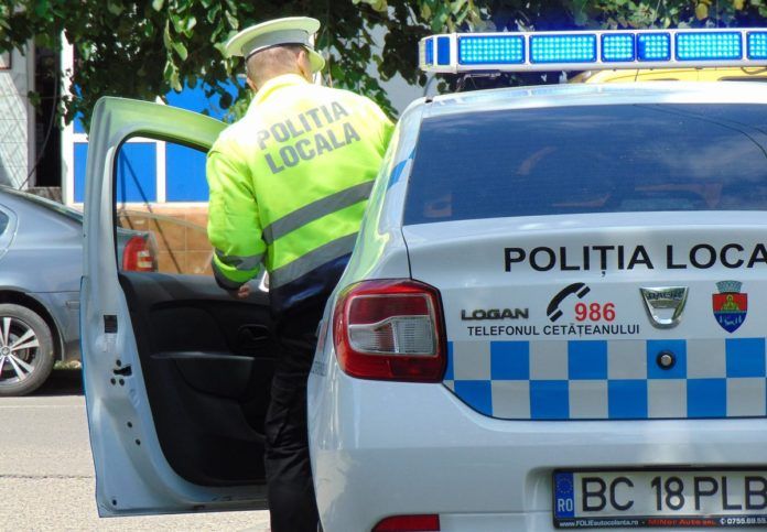 Trei hoți de buzunare, bârlădeni, prinși în Piața Centrală din Bacău