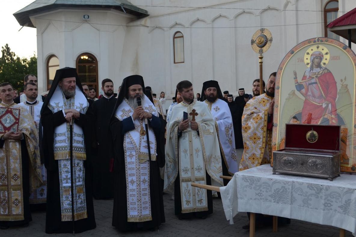 Moaștele sfintei Mucenițe Chiriachi, în pelerinaj pe străzile Hușiului