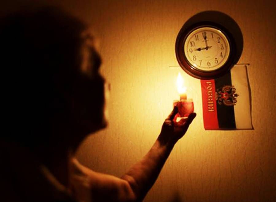 Revolta bârlădenilor față de DelGaz Grid. Sute de familii lăsate fără energie electrică ore întregi!