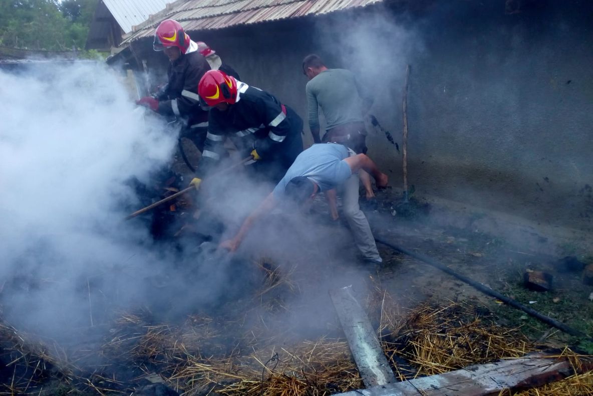 Banca: un copil de 6 ani s-a jucat cu bricheta și a dat foc unei anexe