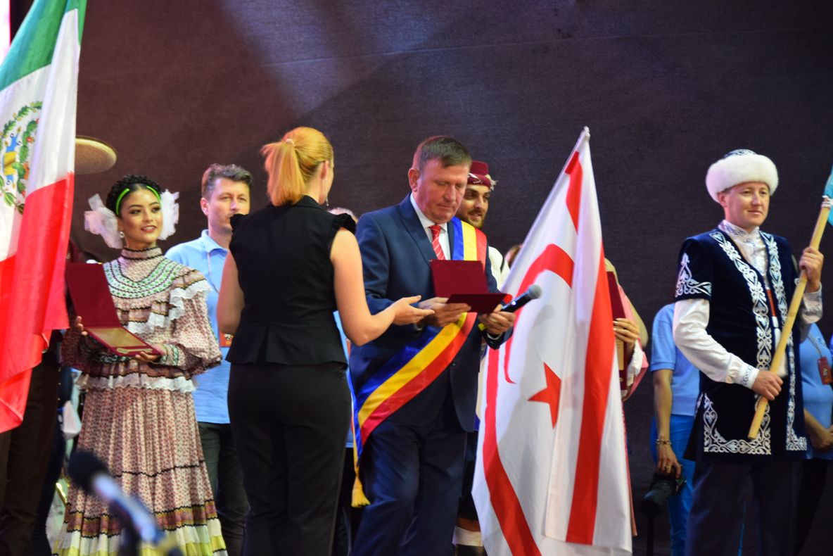 Oaspeții de la Hora din Străbuni au plecat acasă cu cheia orașului Vaslui