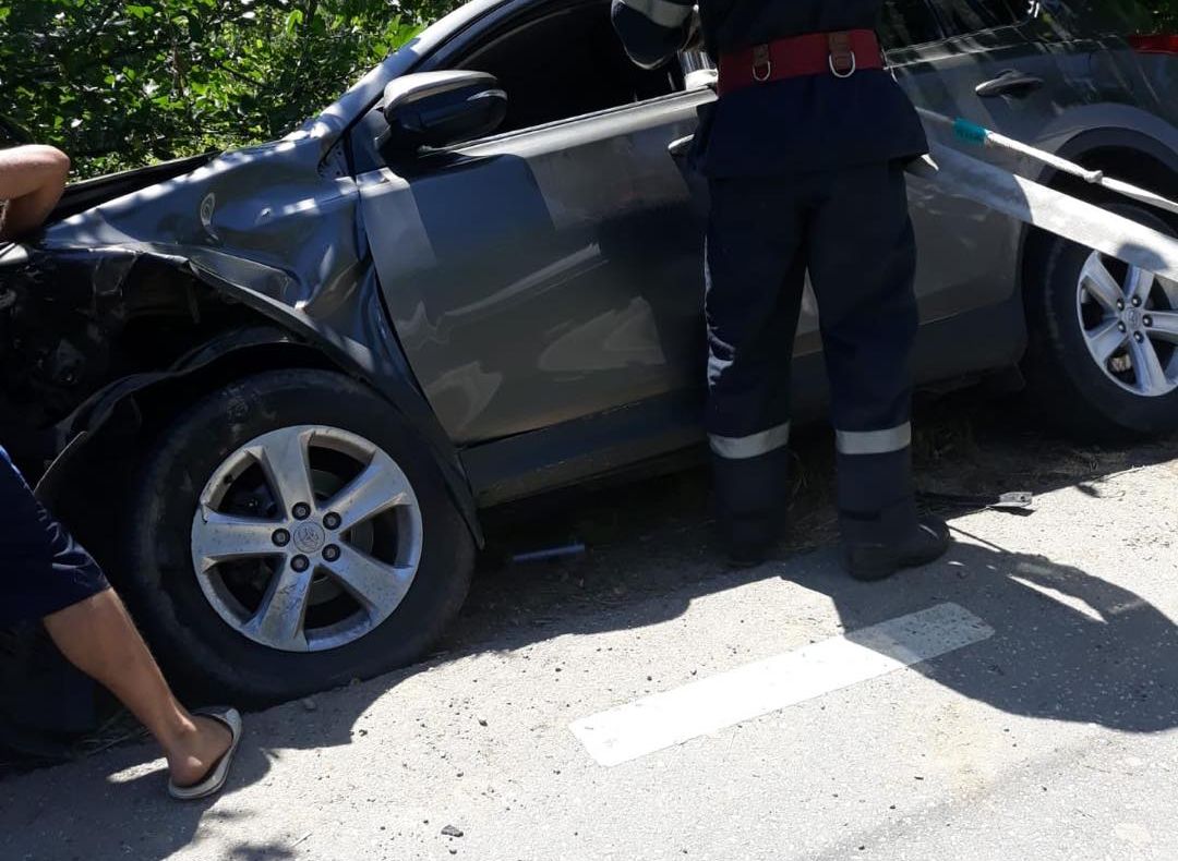 Accident cu victime la Dragomirești: O mașină a fost la un pas să se prăbușească într-o râpă