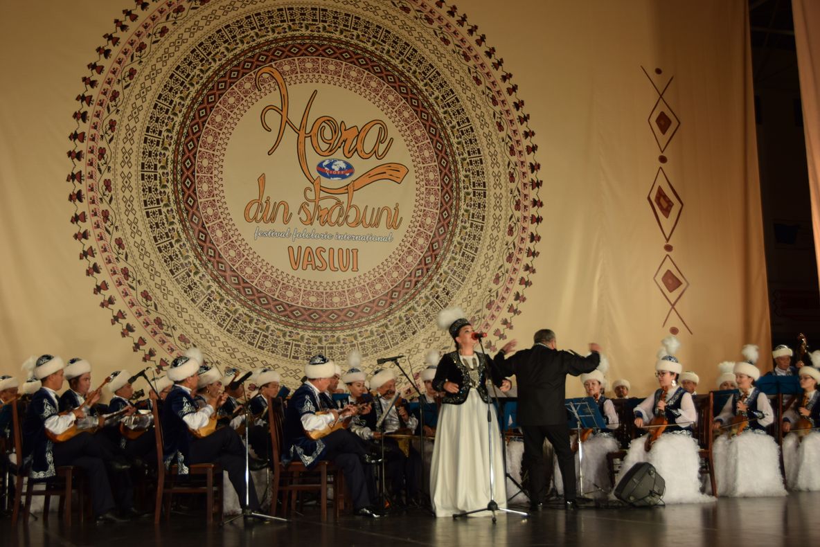 Melodiile muzicii clasice kazahe au răsunat la ”Hora din Străbuni”