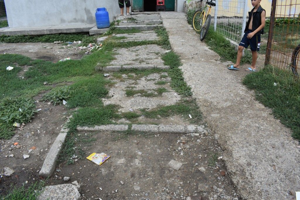 Lucrări de igienizare la blocurile de locuințe sociale din Bârlad