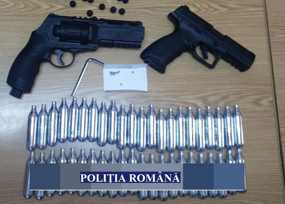 Vasluian cercetat pentru deținere de arme neletale