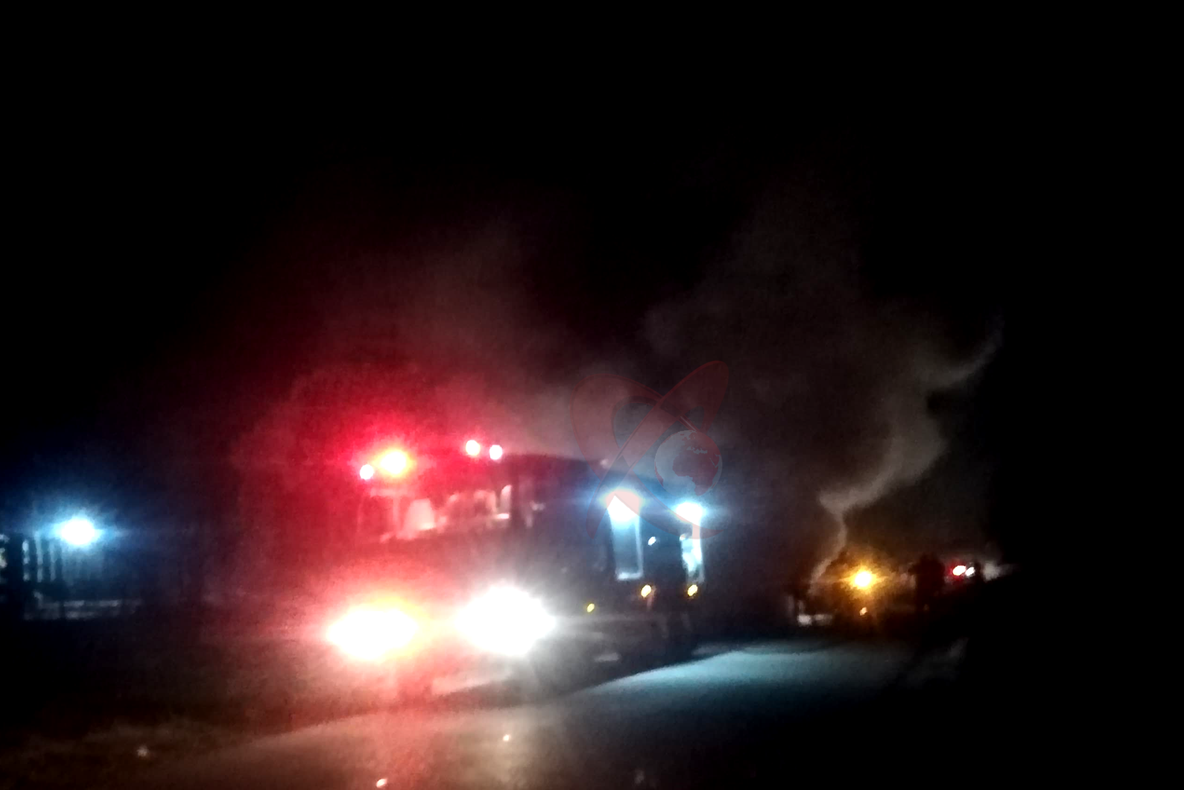 VIDEO. Autoturism ars aproape complet la Icar Perieni în cursul nopții