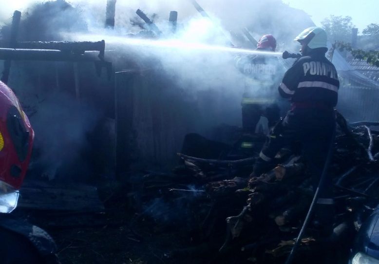 Incendiu într-o gospodărie din localitatea Popeni