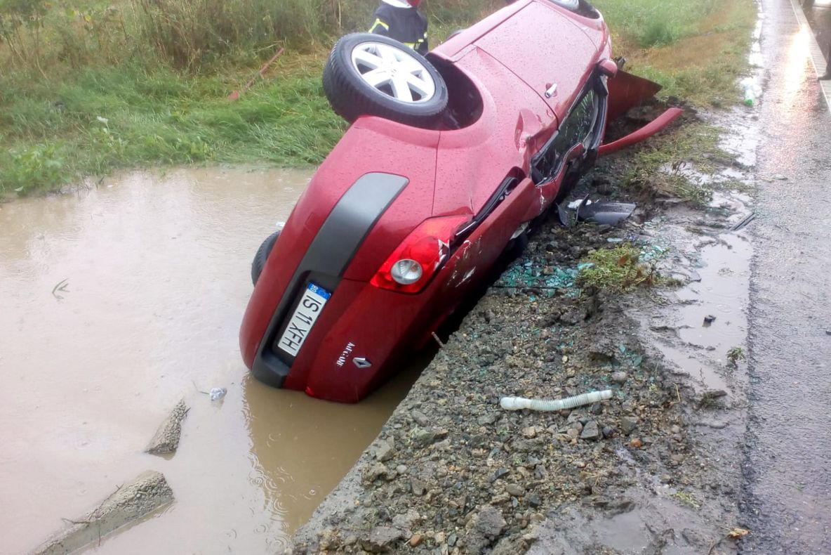 FOTO. Accident spectaculos pe DE 581, pe raza comunei Banca