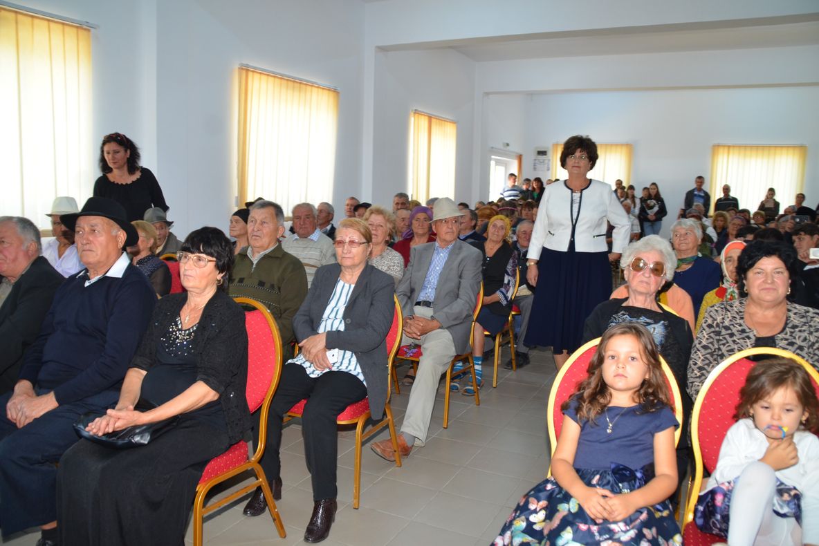 Bătrânii, în centrul atenției la Sărbătoarea Toamnei de la Albești