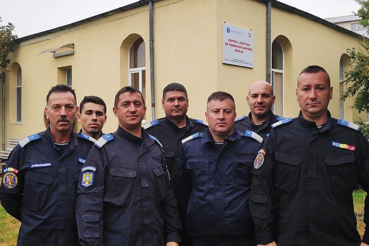 Jandarmii vasluieni au donat sânge pentru fetița de 2 ani